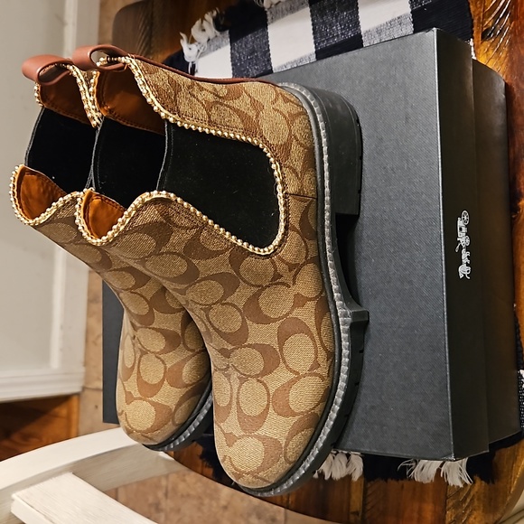 Authentic Coach Levy Boots - Picture 4 of 5